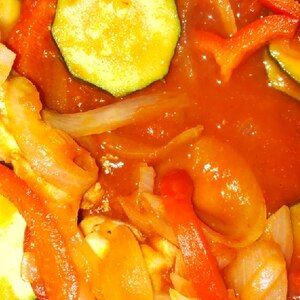 フライパンで10分！彩り野菜と鶏肉のトマト煮